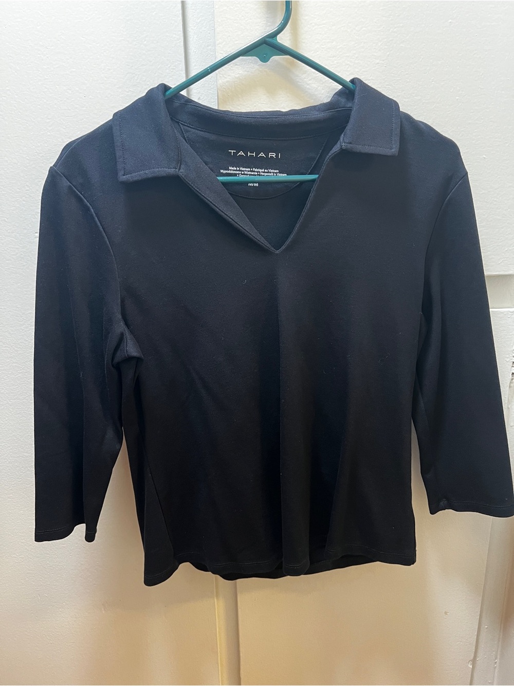 Tahari Black V-Neck Collared Long Sleeve Top
